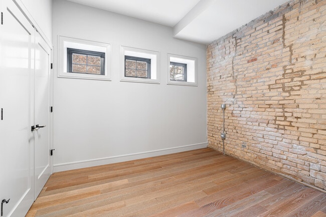 Building Photo - 1810 N Wells St