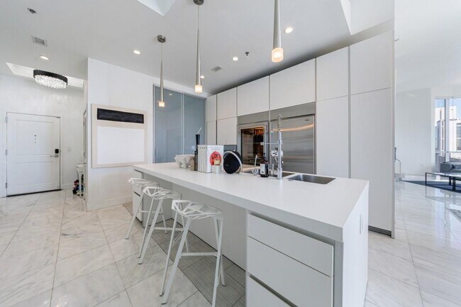 Building Photo - 285 Centennial Olympic Park Dr NW