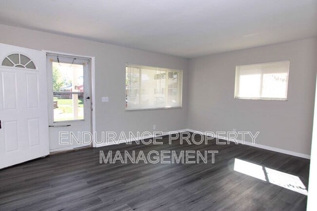 Photo - 3448 Ringwood St House