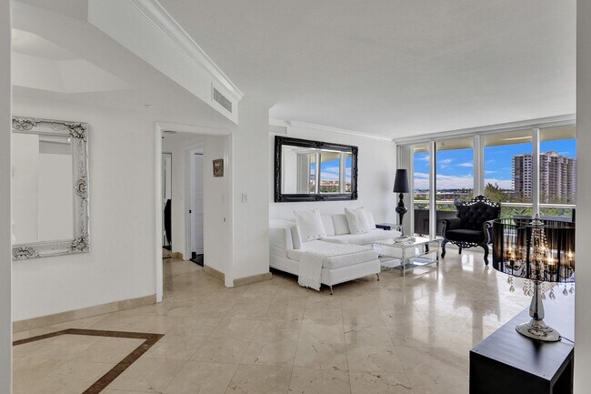 Foto del edificio - 7000 Island Blvd