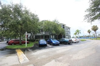 Building Photo - 9401 Crescent Loop Cir