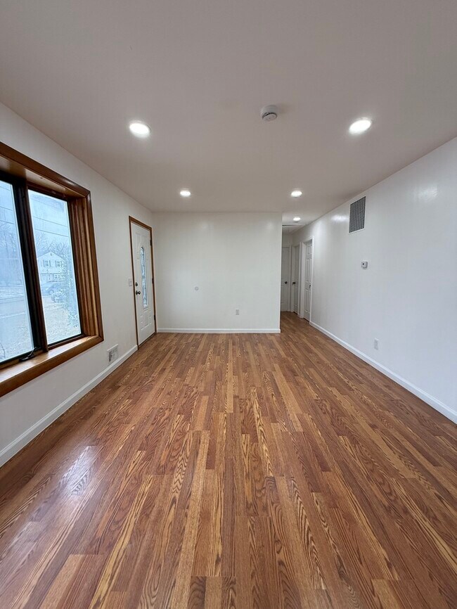 Foto del edificio - 23 Lamont Rd