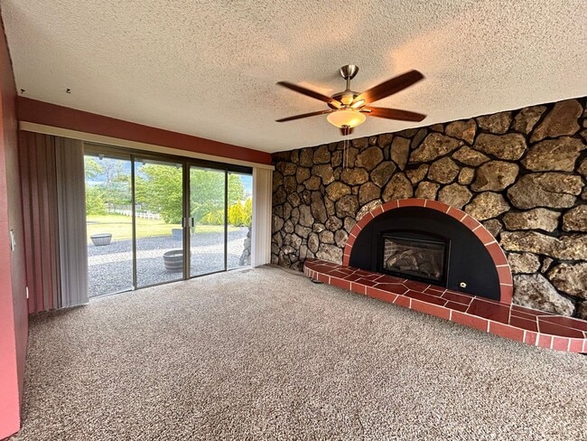 Building Photo - Unique 3 Bed, 2.5 Bath Rancher w/ Huge Yar...