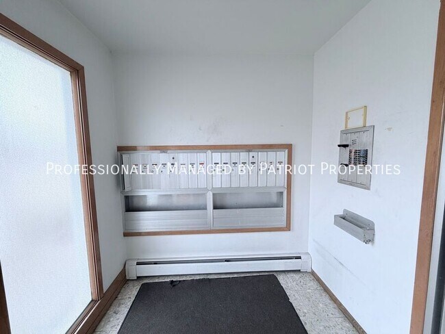 Building Photo - 604 N Black River St