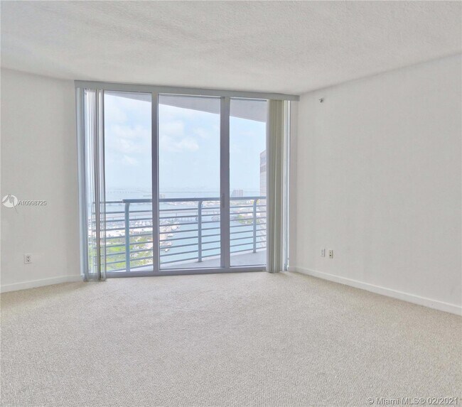 Foto del edificio - 325 S Biscayne Blvd