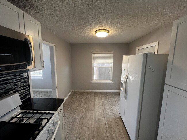 Foto del edificio - 1409 E 38th St