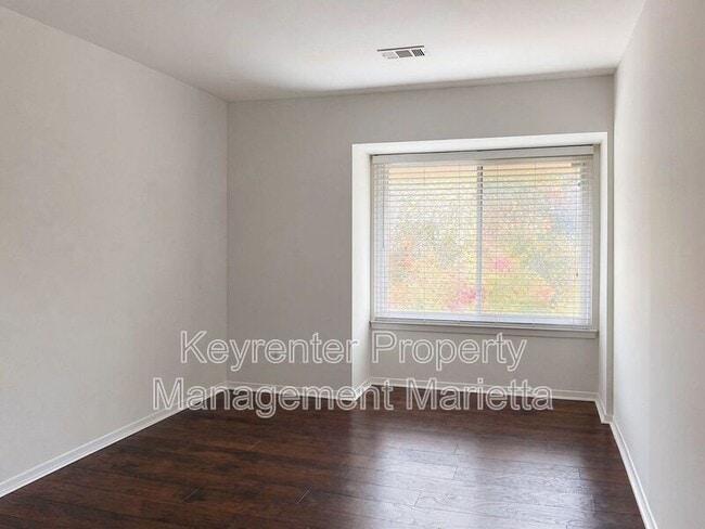 Building Photo - 2190 Palmyra Dr
