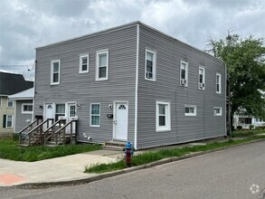 Building Photo - 19 Spruce St