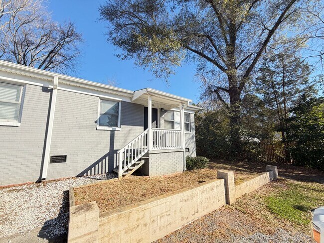 Foto del edificio - 2Bed/1Ba Duplex close to Downtown Concord Fully Renovated with Laundry Room on Site