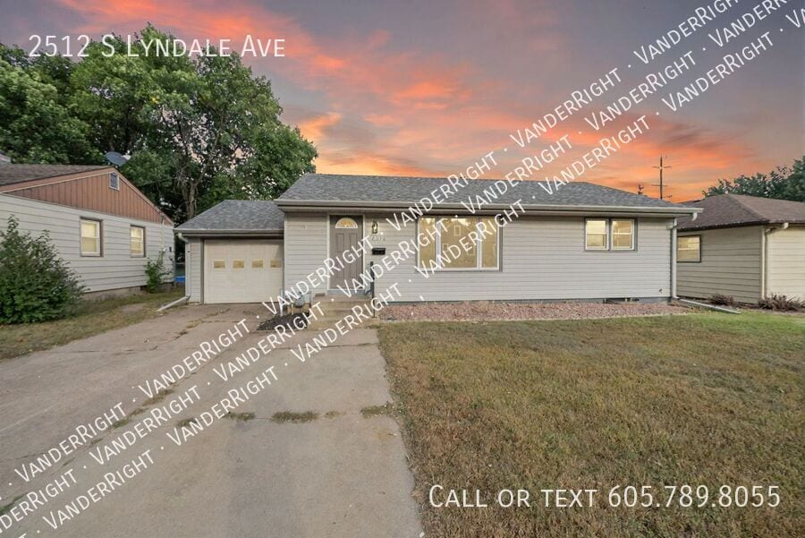 Foto principal - 2512 S Lyndale Ave