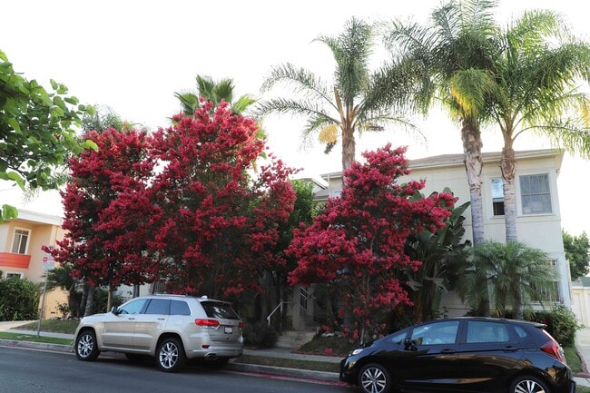 Foto del edificio - 831 Alandele Ave