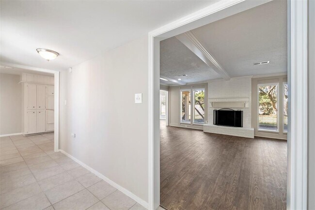 Building Photo - 3235 La Quinta Dr