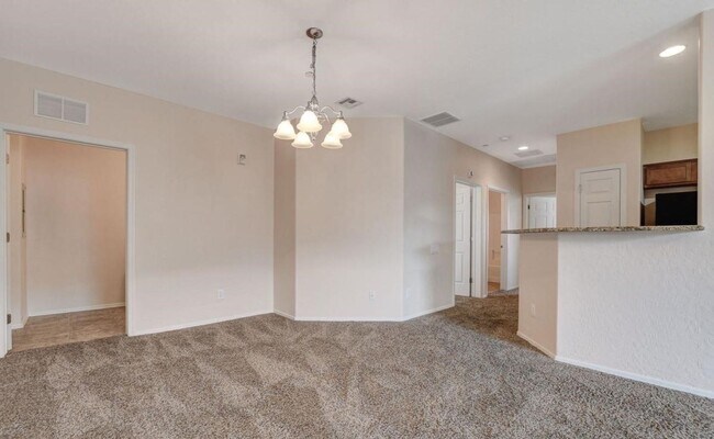 Foto del edificio - GORGEOUS 3 BEDROOM / 2 FULL BATH CONDO UNI...