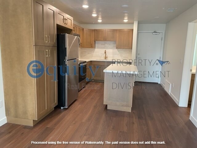 Building Photo - 1032 E 400 S