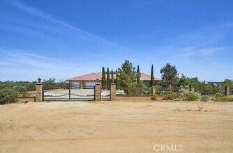 Building Photo - 7438 Woodcliff St