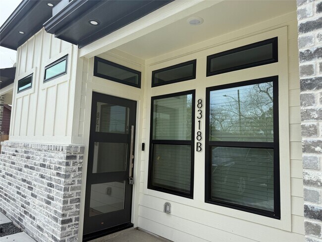 Foto del edificio - 8318 Brandon St