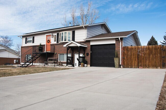Foto del edificio - 7640 S Kit Carson Dr