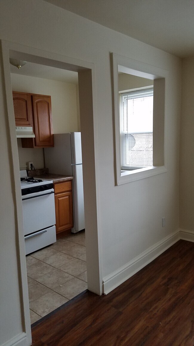 Building Photo - 640 Southcrest Dr
