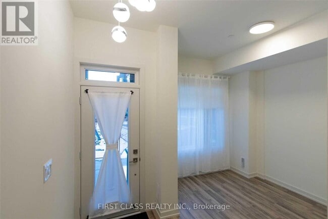 Photo du bâtiment - 370 Red Maple Rd