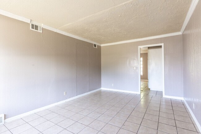 Foto del edificio - Charming 4-Bedroom Home with Fresh Updates...
