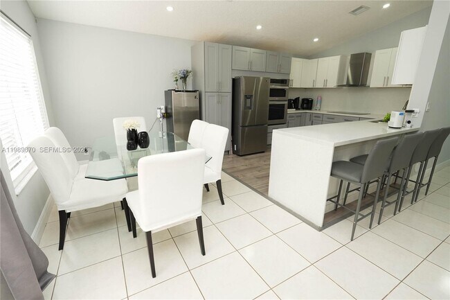 Building Photo - 3460 NW 21 St