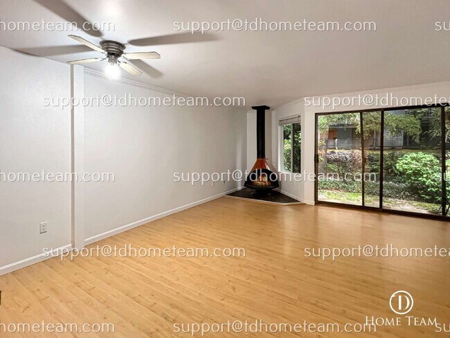 Foto del edificio - "Charming 2-Bed Townhouse with Spacious 12...