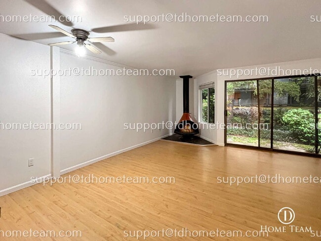 Building Photo - "Charming 2-Bed Townhouse with Spacious 12...