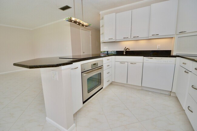 Foto del edificio - 64 Woodland Dr.