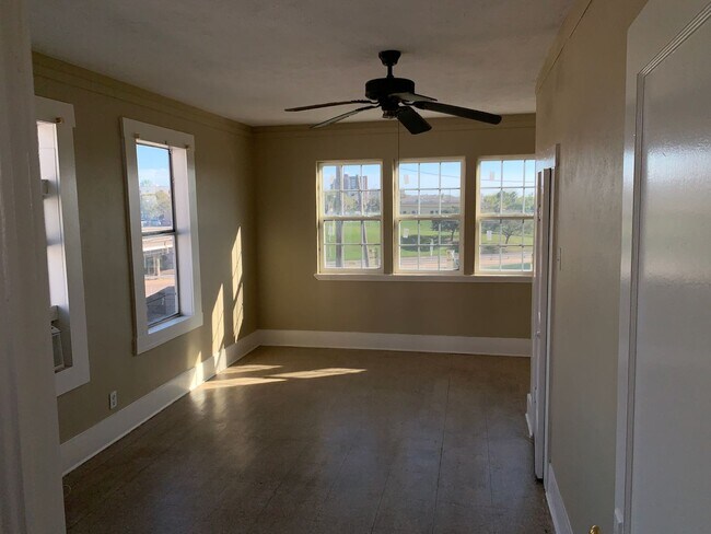 Foto del edificio - Charming Uptown Duplex in the Heart of Dow...
