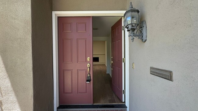 Building Photo - Bright & Spacious 3 Bedroom Single Family ...