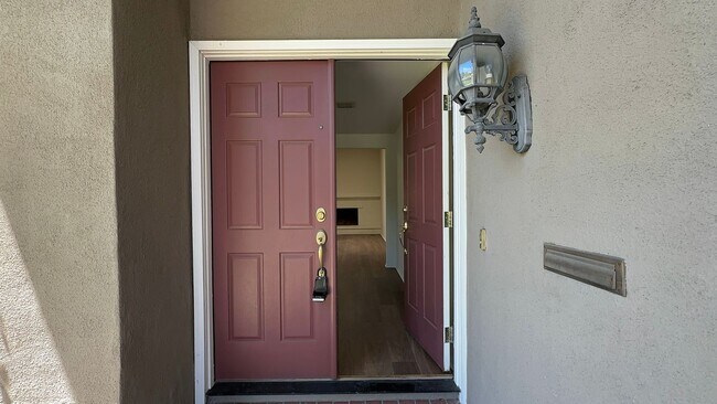 Foto del edificio - Bright & Spacious 3 Bedroom Single Family ...