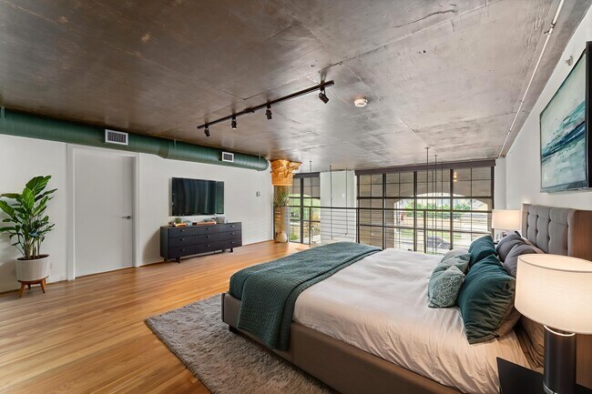 Foto del edificio - 1005 S Shepherd Dr