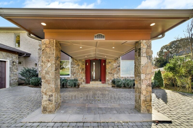 Foto principal - 2011 Sharon Ave