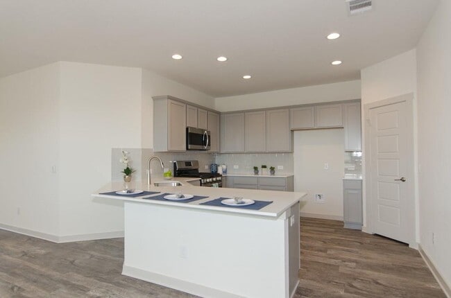 Building Photo - 217 Deserti Rd