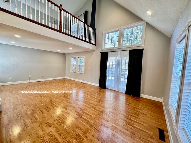 Building Photo - 640 W Beech Ave