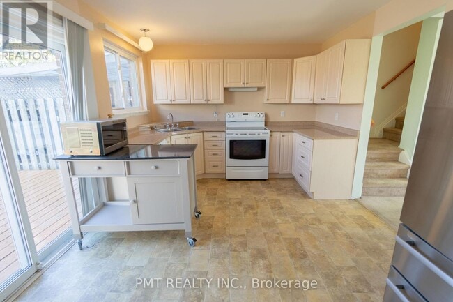 Building Photo - 728 Krosno Blvd
