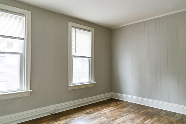 Building Photo - 218 4th St