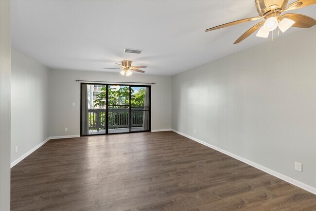 Building Photo - Spacious 3 Bedroom Townhome Available Now!