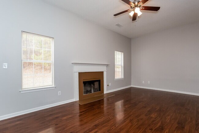 Foto del edificio - 3154 Lower Creek Dr