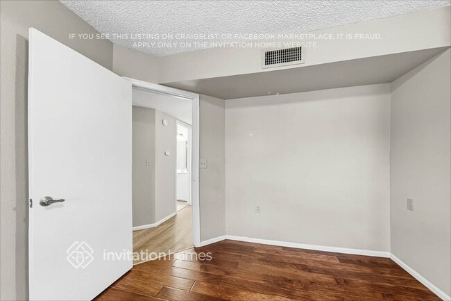 Building Photo - 1615 W Curry Dr