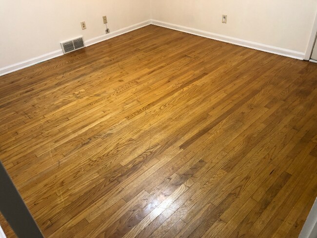 Building Photo - 2413 Brentwood Pkwy