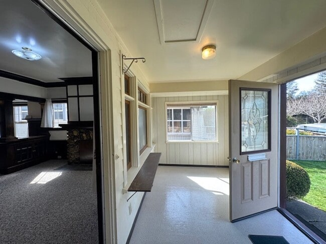 Building Photo - 1711 G St