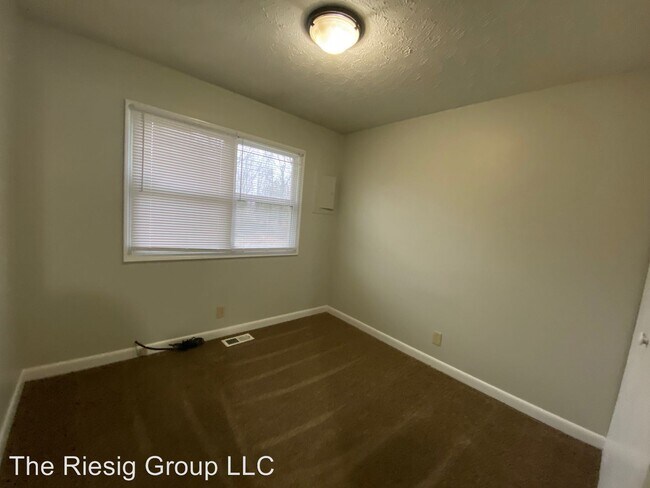 Building Photo - 149 Delmont Dr