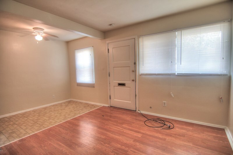 Foto principal - 3603 Hereford St