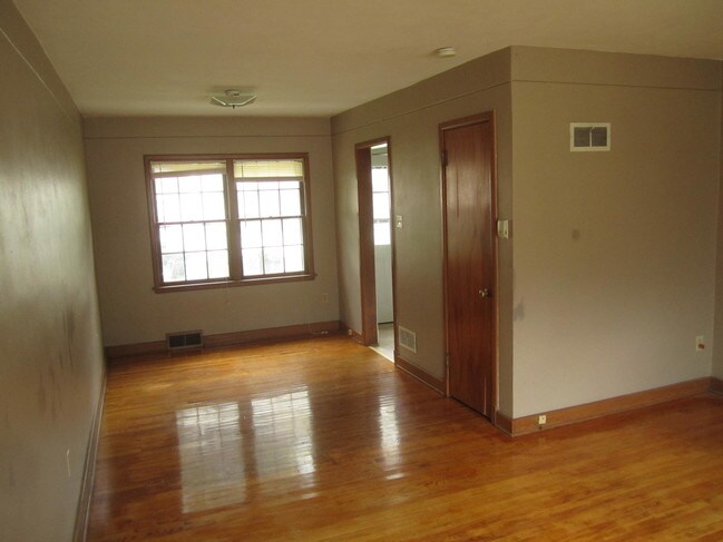 Área de comedor - 2403 Knapp St