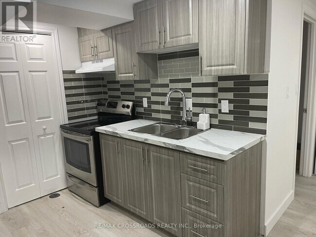 Building Photo - 256 Birchcliffe Crescent