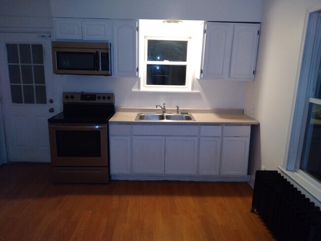 Kitchen - 927 Ridge Ave