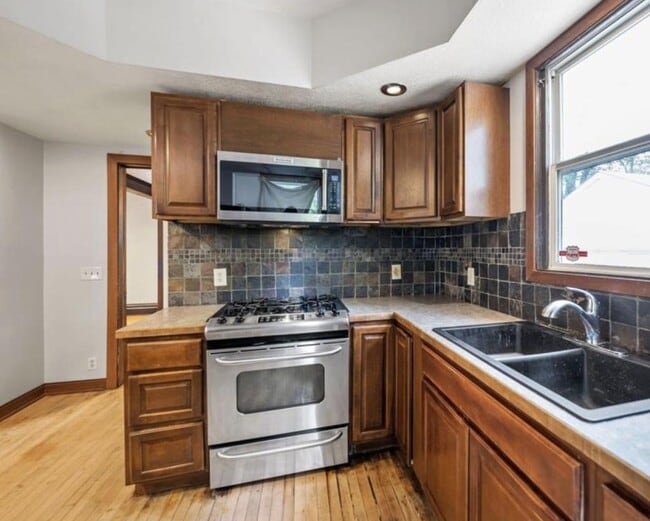 Foto del edificio - 311 E 31st St