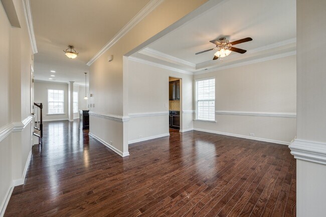 Foto del edificio - "Spacious 4-Bedroom Retreat with 3 Full Ba...