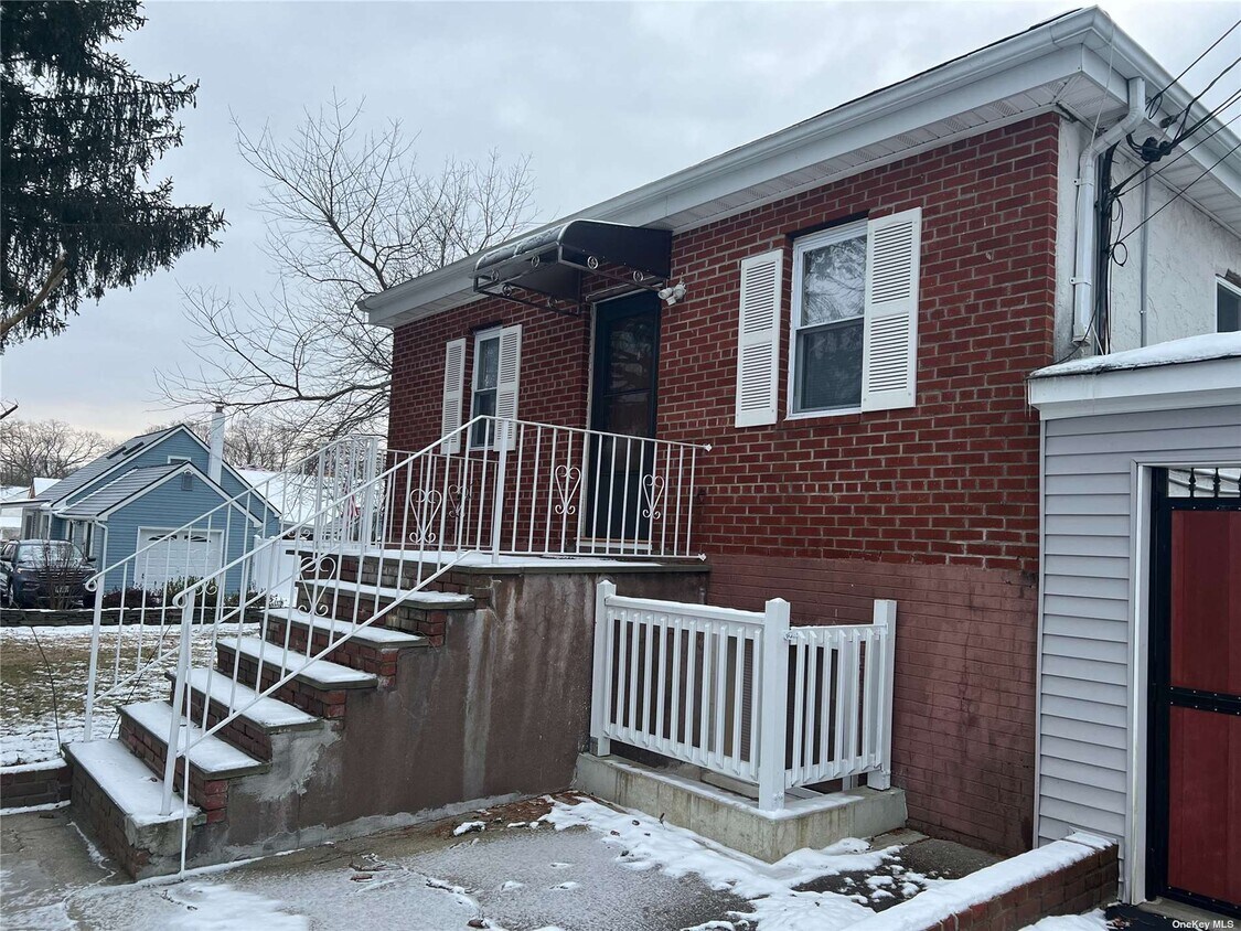 Primary Photo - 46 Port Ave